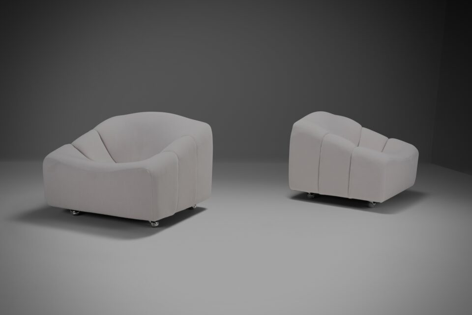 Impressive pair of ABCD lounge chairs in immaculate condition. The chairs were designed by Pierre Paulin in 1968.